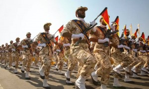 革命卫队损失惨重，哈梅内伊下令全国哀悼三天，伊朗总统“坐山观虎斗”？