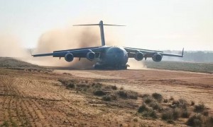 只需200米跑道，1吨弹药闪电送达！中国“大家伙”冲上8000米高空