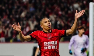 中超-姜至鹏直红席尔瓦两球 蓉城5-1逆转新鹏城开门红