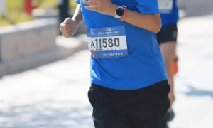 昆明市原市长刘佳晨涉隐瞒境外存款罪等被公诉，曾在企业任软件工程师，因“全马破4”受关注